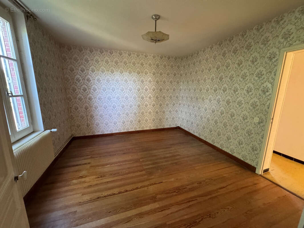 Maison à SAINT-REMY-EN-ROLLAT