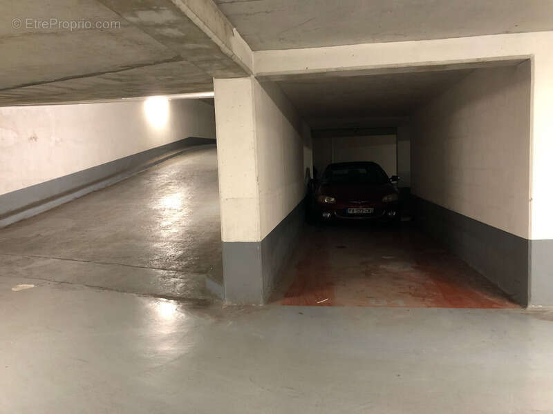 Parking à ISSY-LES-MOULINEAUX