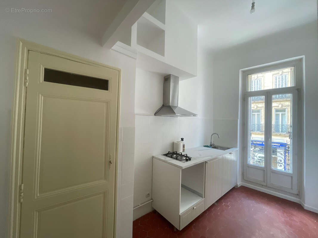 Appartement à MARSEILLE-4E