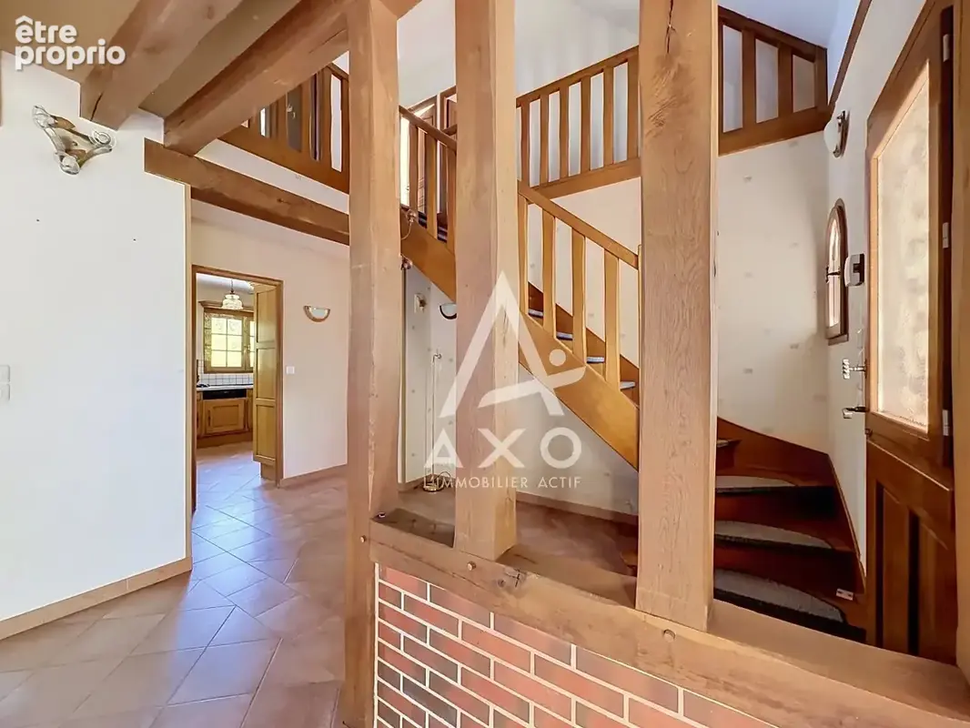 Maison familiale 5 chambres, sous-sol total et 8500m² de terrain - photo 4