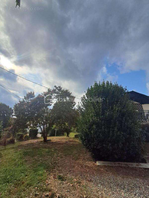 Charmante maison rénovée de 156 m² avec piscine et jardin - photo 16