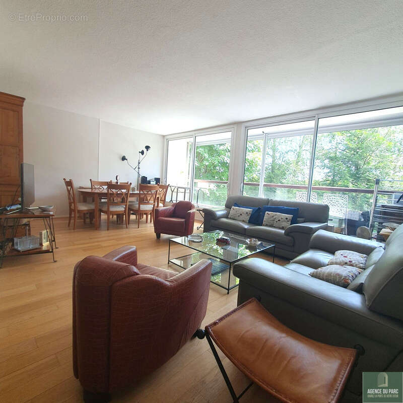 Appartement à VILLE-D'AVRAY