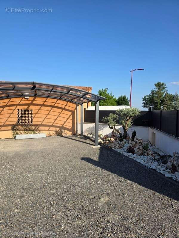 Coup de cœur ! Magnifique villa contemporaine de 136 m² et garage/dépendance de 125 m² – Chambaron-sur-Morge (Pontmort) - photo 2