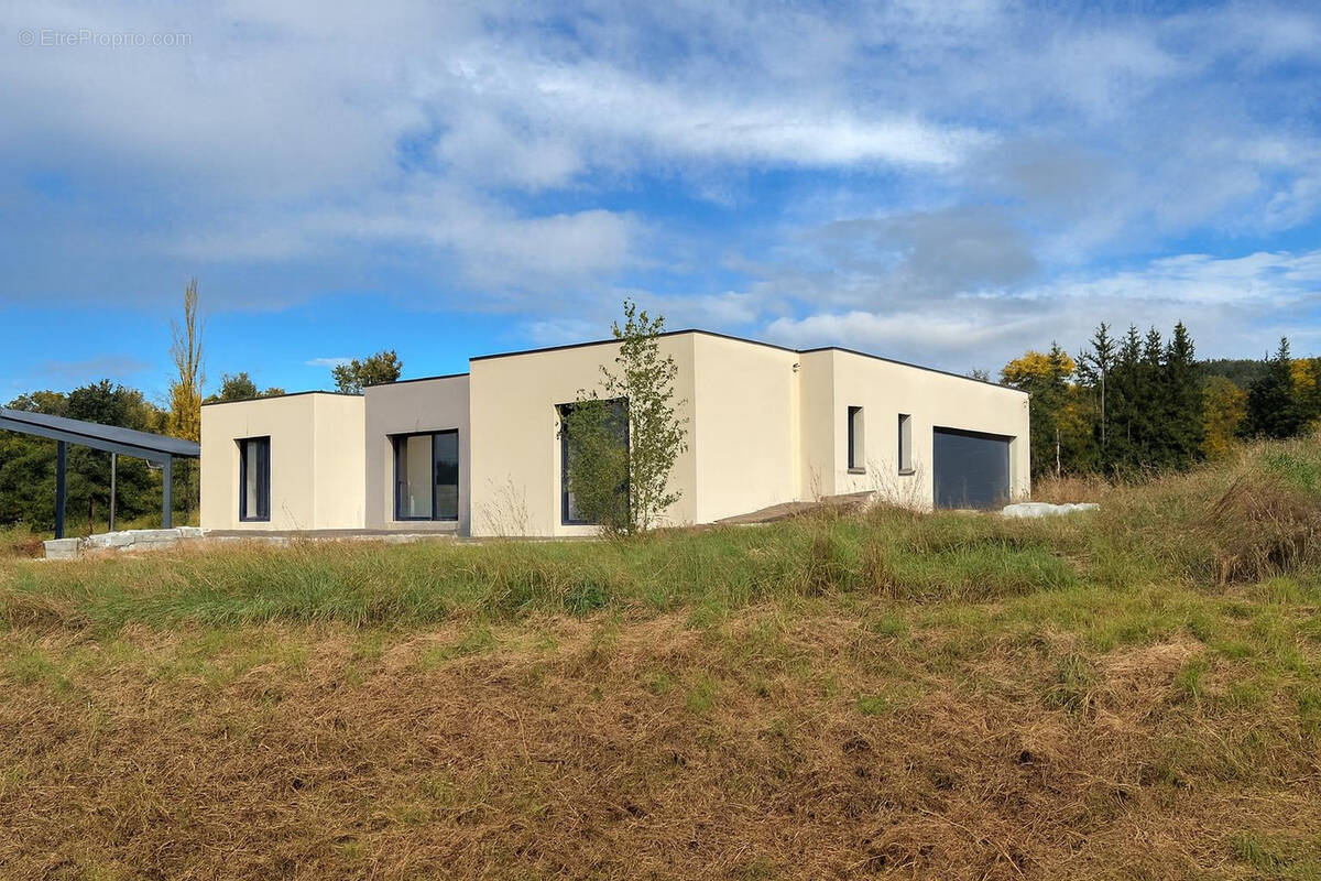 Maison à SAINT-PIERRE-EYNAC