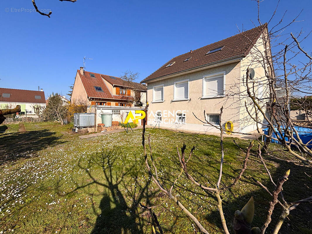 Maison à SARTROUVILLE