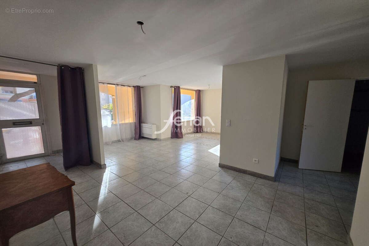Appartement à SALERNES