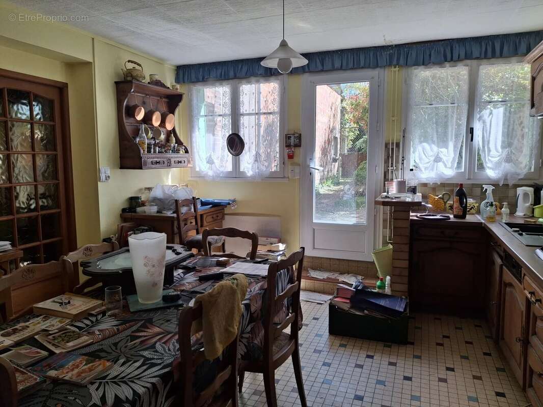 Grande maison familiale à rénover, grange, dépendances et plus de 2 hectares de terrain - photo 5