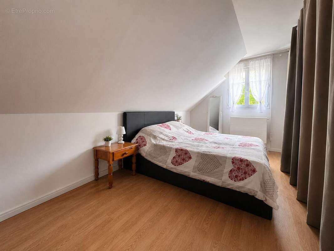 Maison à COURMELLES