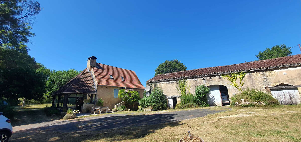 Maison à BLANQUEFORT-SUR-BRIOLANCE