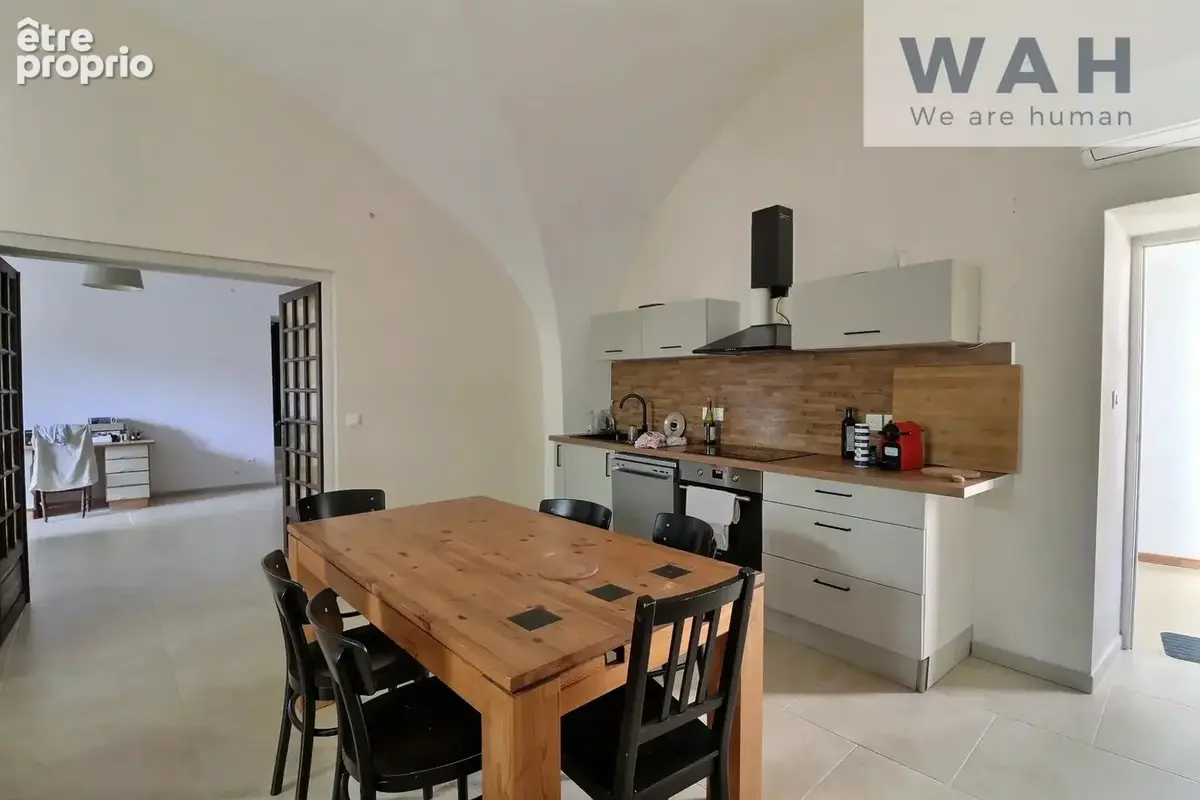 Lansargues centre - 201 m2 habitables - Terrasse et parkings - photo 3