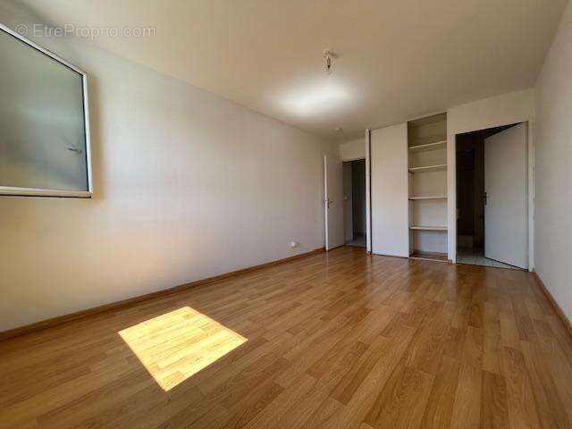   - Appartement à LYON-8E