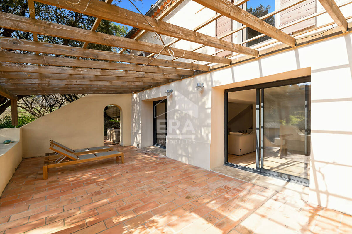 Maison à SIMIANE-COLLONGUE