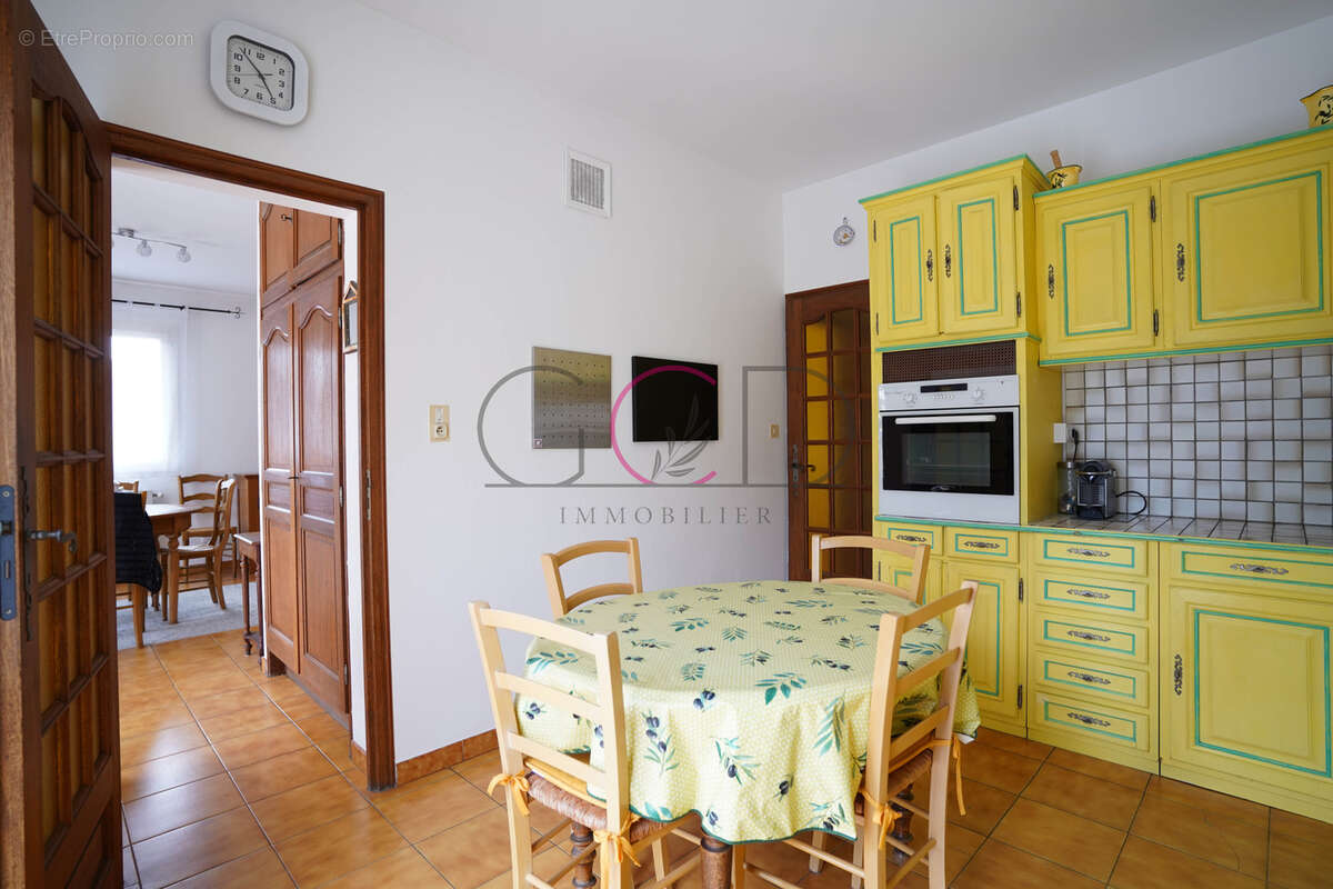 Maison à VENTABREN