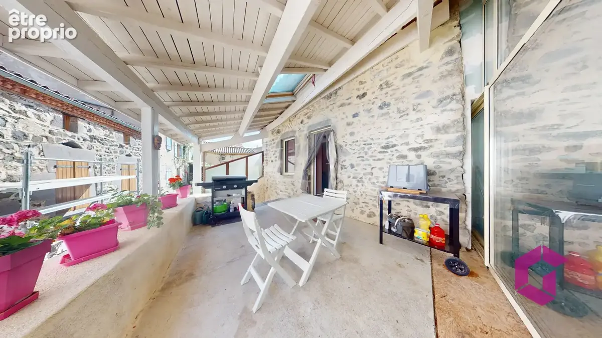 Saurier, Maison de village 90m2 hab. avec 2 chambres, Terrasse et Dépendances - photo 1