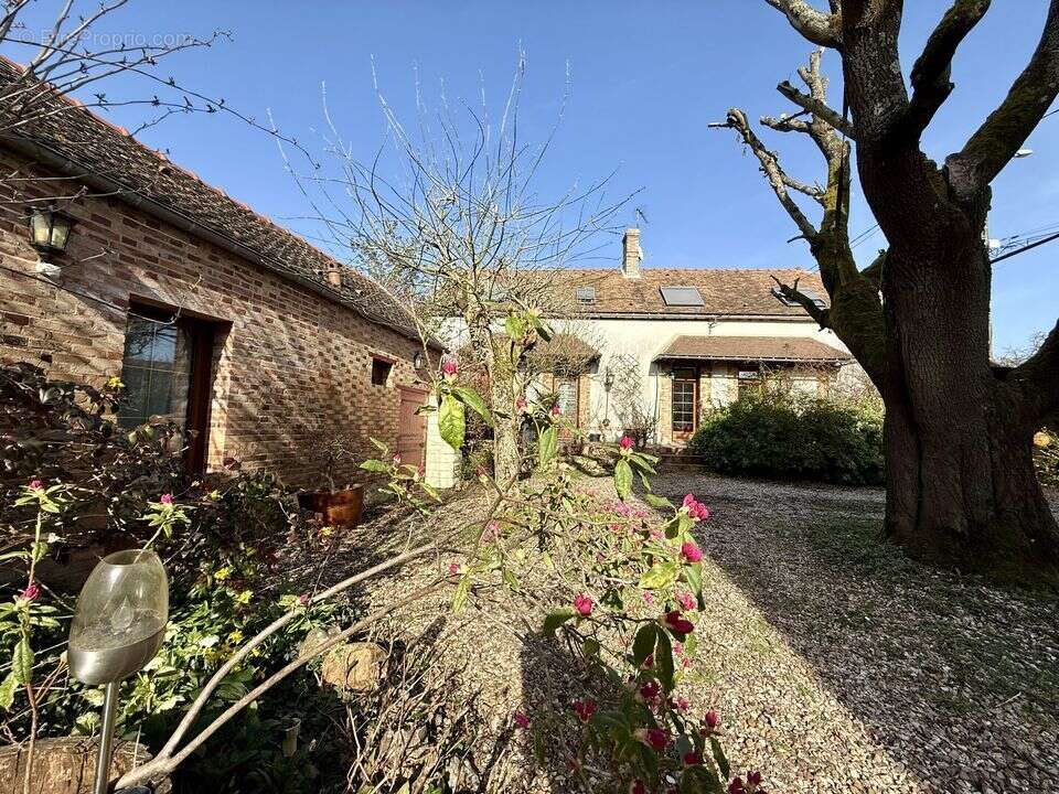 Maison à PONT-SUR-YONNE