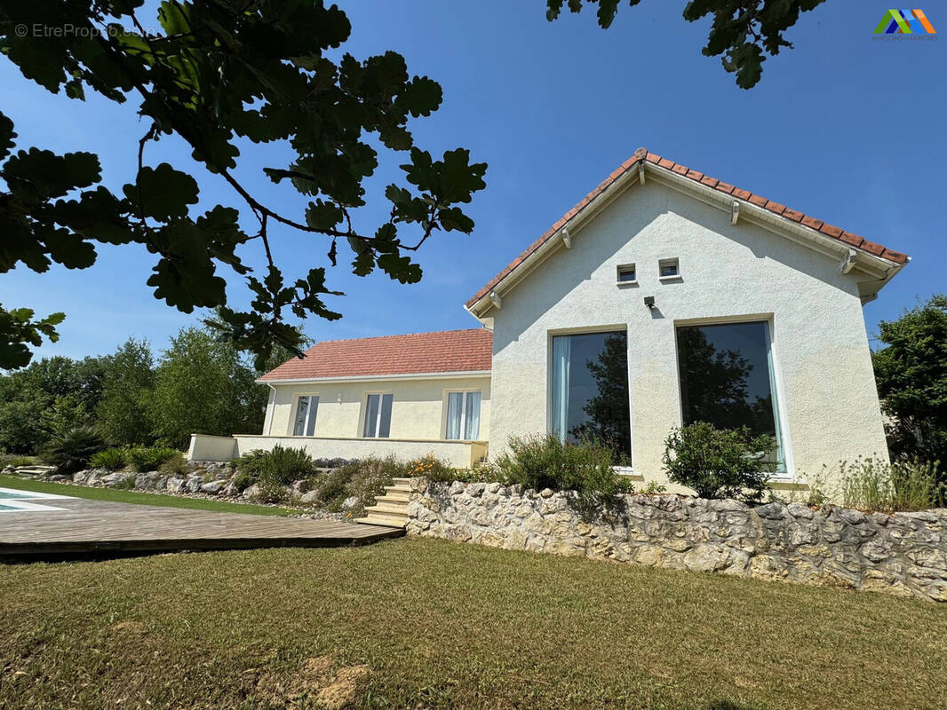 Country house near Garlin with tiled roof and garden - Maison à GARLIN