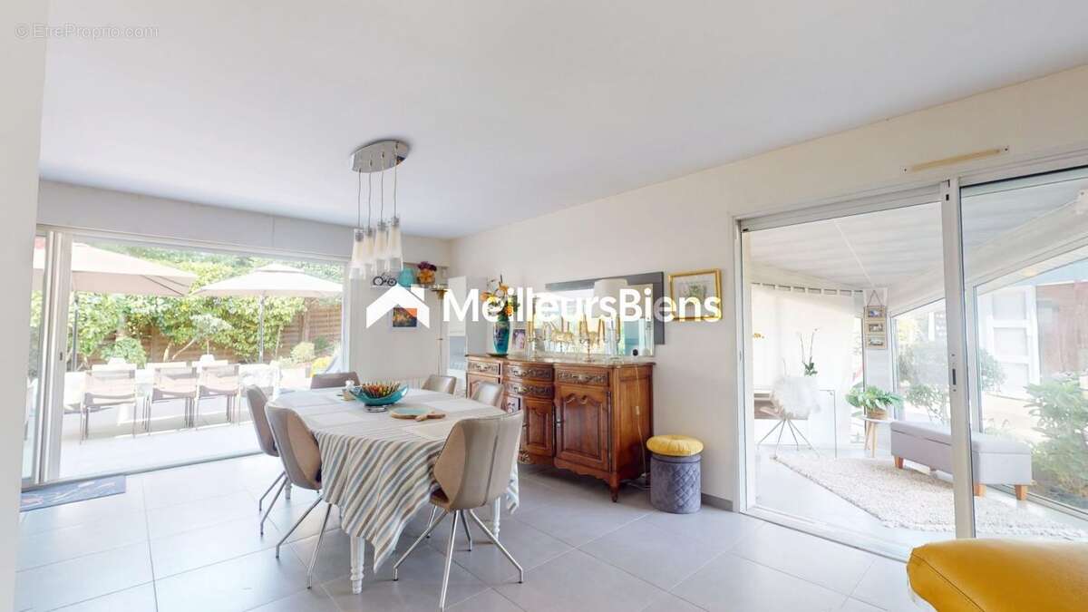Maison à étage avec ascenseur, piscine et jardin 827 m2 - photo 4