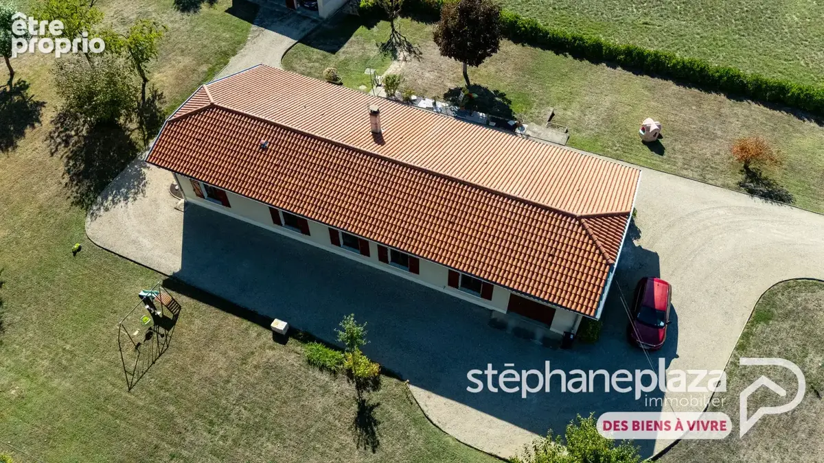 Maison plain-pied de115 m² - 3 chambres - nombreuses annexes et dépendances à CONFRANCON - photo 3