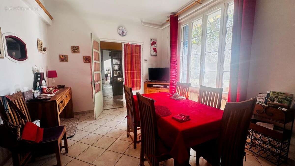 Maison à VIOLES