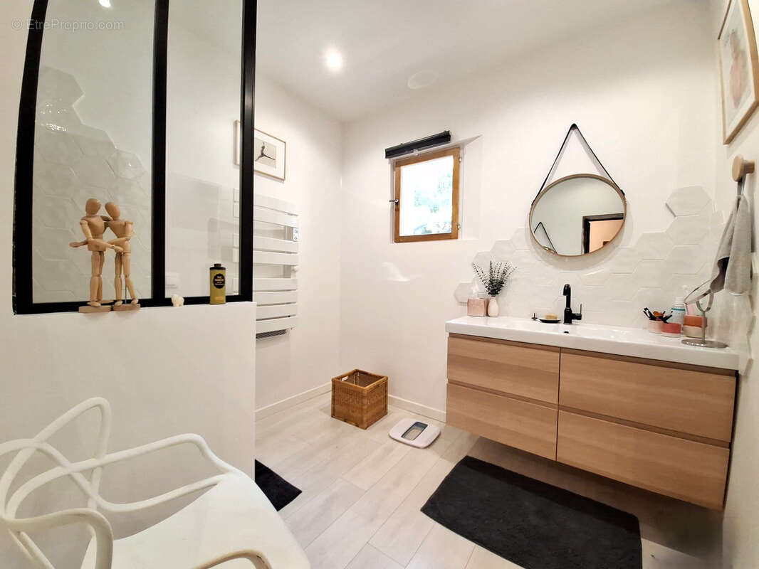 Maison à LE REVEST-LES-EAUX