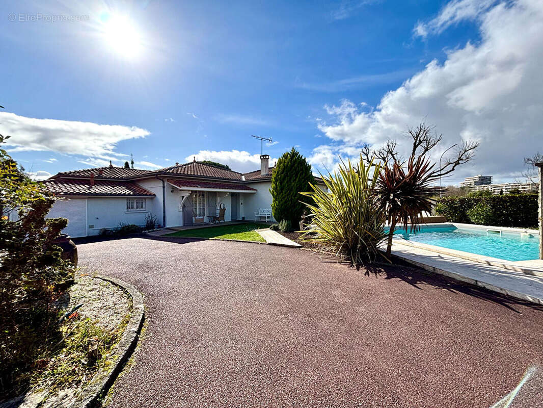 Maison à BLANQUEFORT