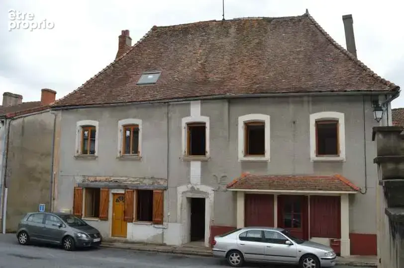 Grande maison de village de caractère, de 387 m2, avec 3 appartements, un grand atelier, un garage, et une co - photo 2