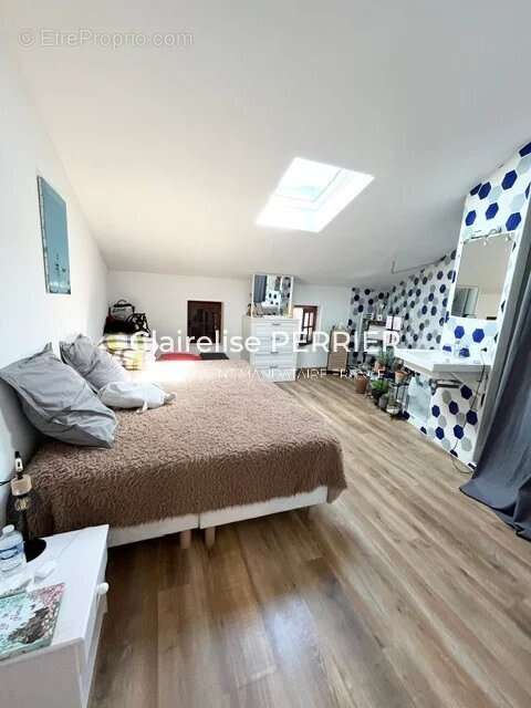 Exclusivité - au cœur du village de sillans-la-cascade - photo 5