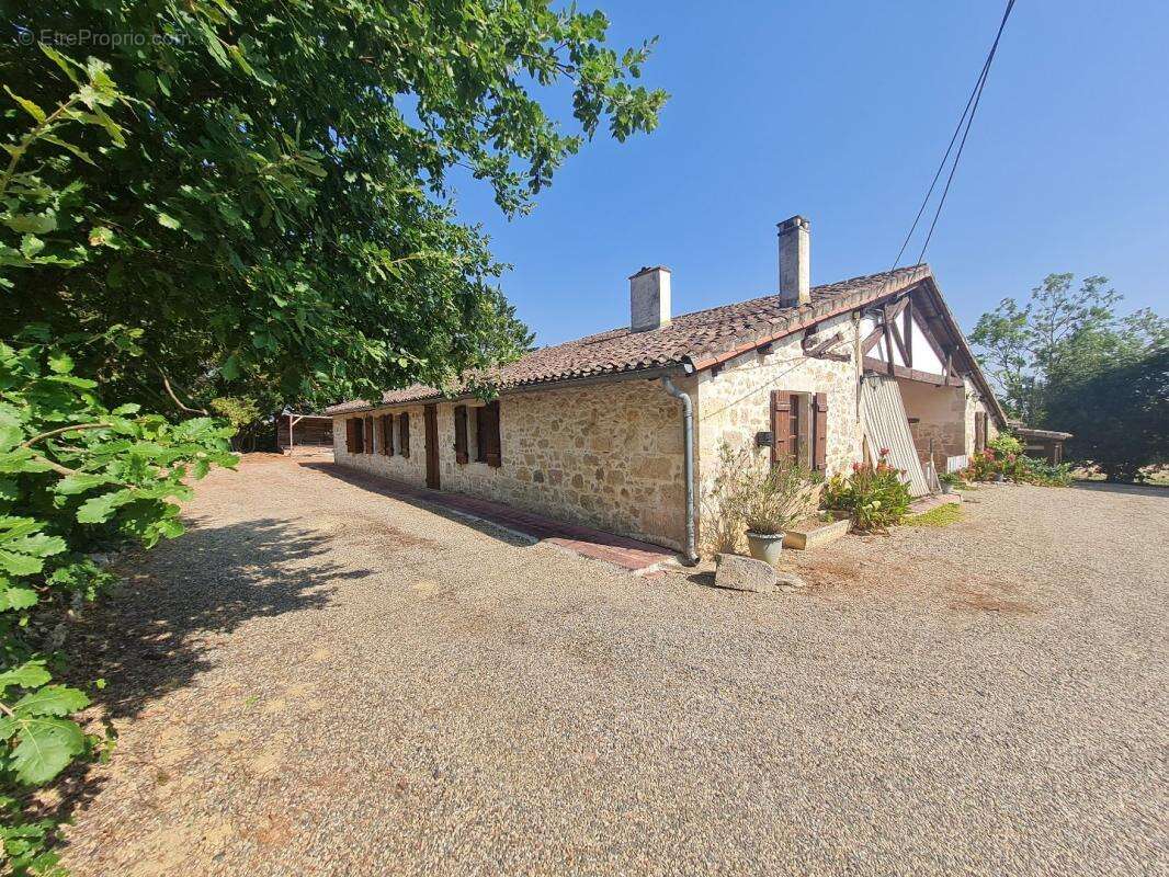 Maison à SAINTE-MERE