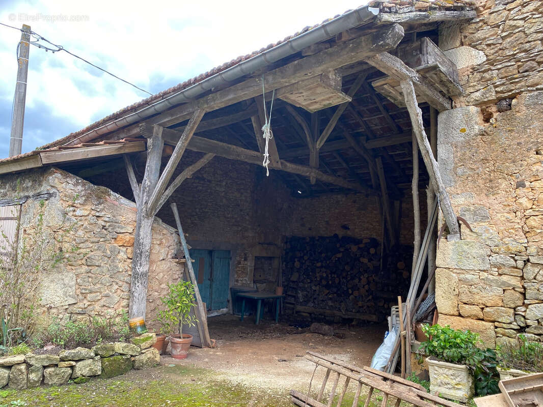 Maison à BLANQUEFORT-SUR-BRIOLANCE