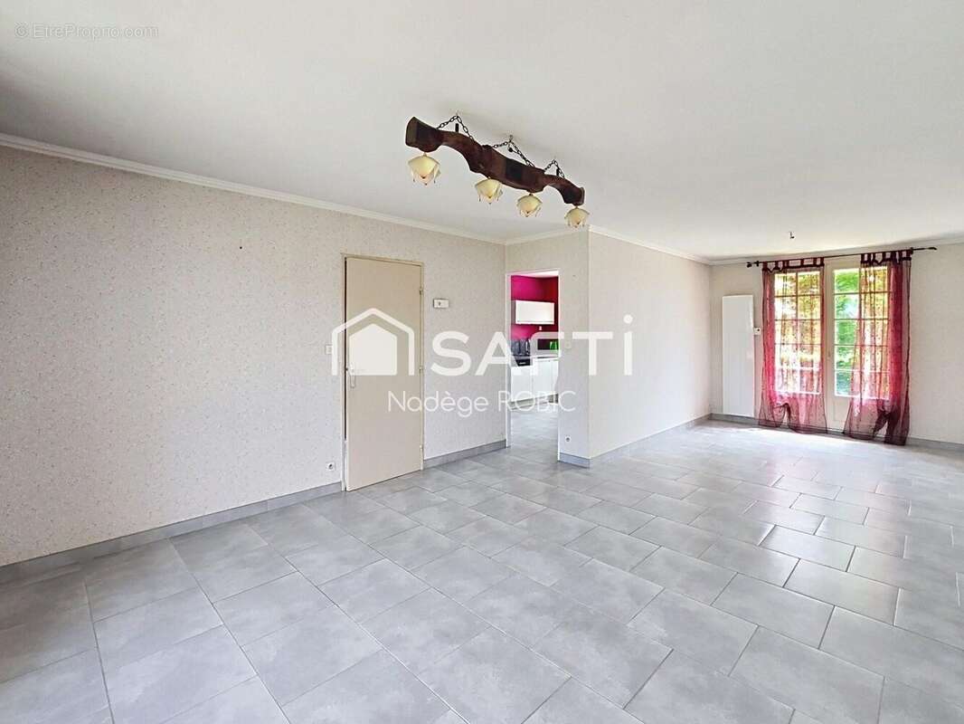 Maison 93 m² à Chaumont-D'anjou  - photo 3