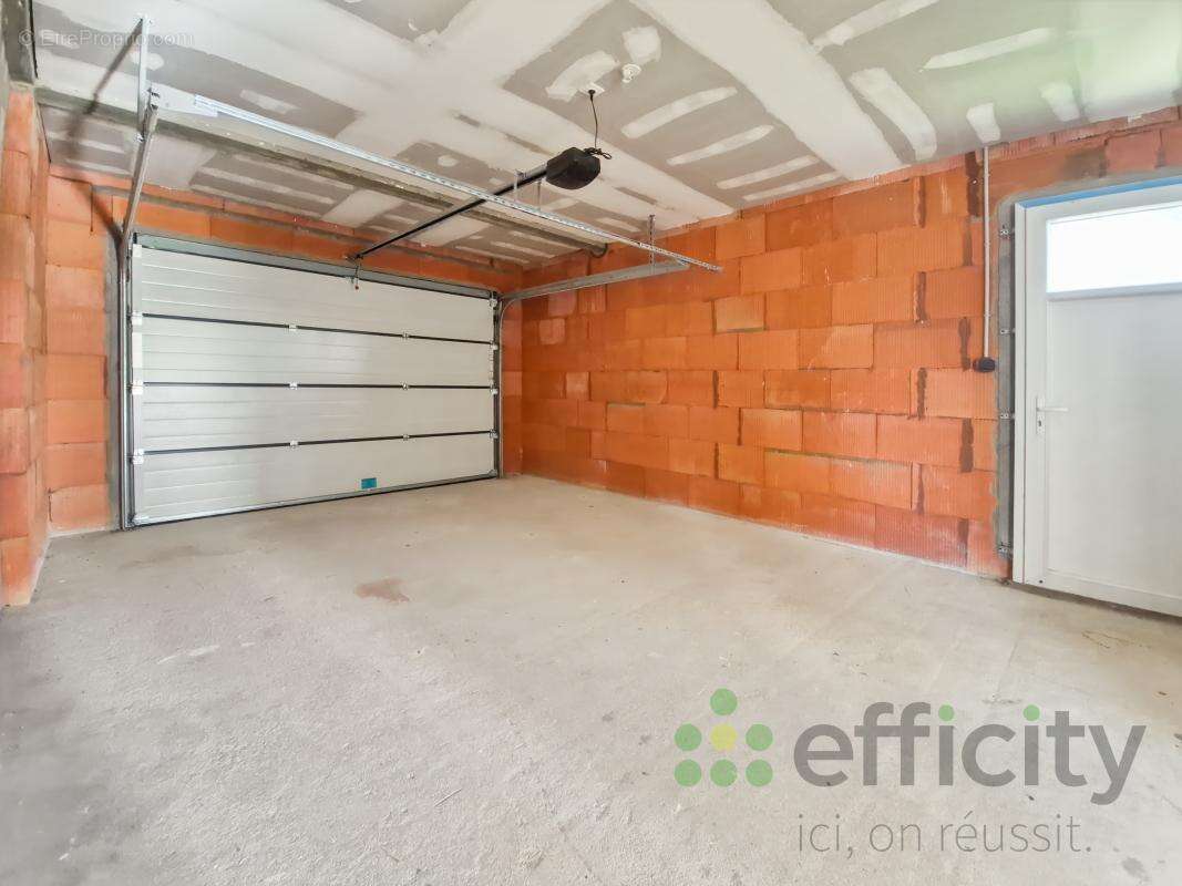 Maison à NEUVILLE-SUR-SARTHE