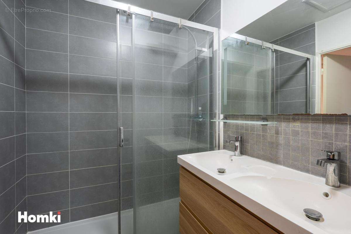 Maison à SIMIANE-COLLONGUE