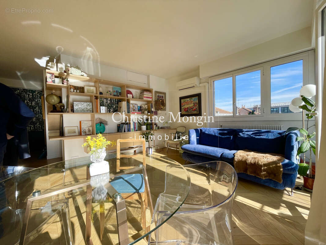 Appartement à NEUILLY-SUR-SEINE