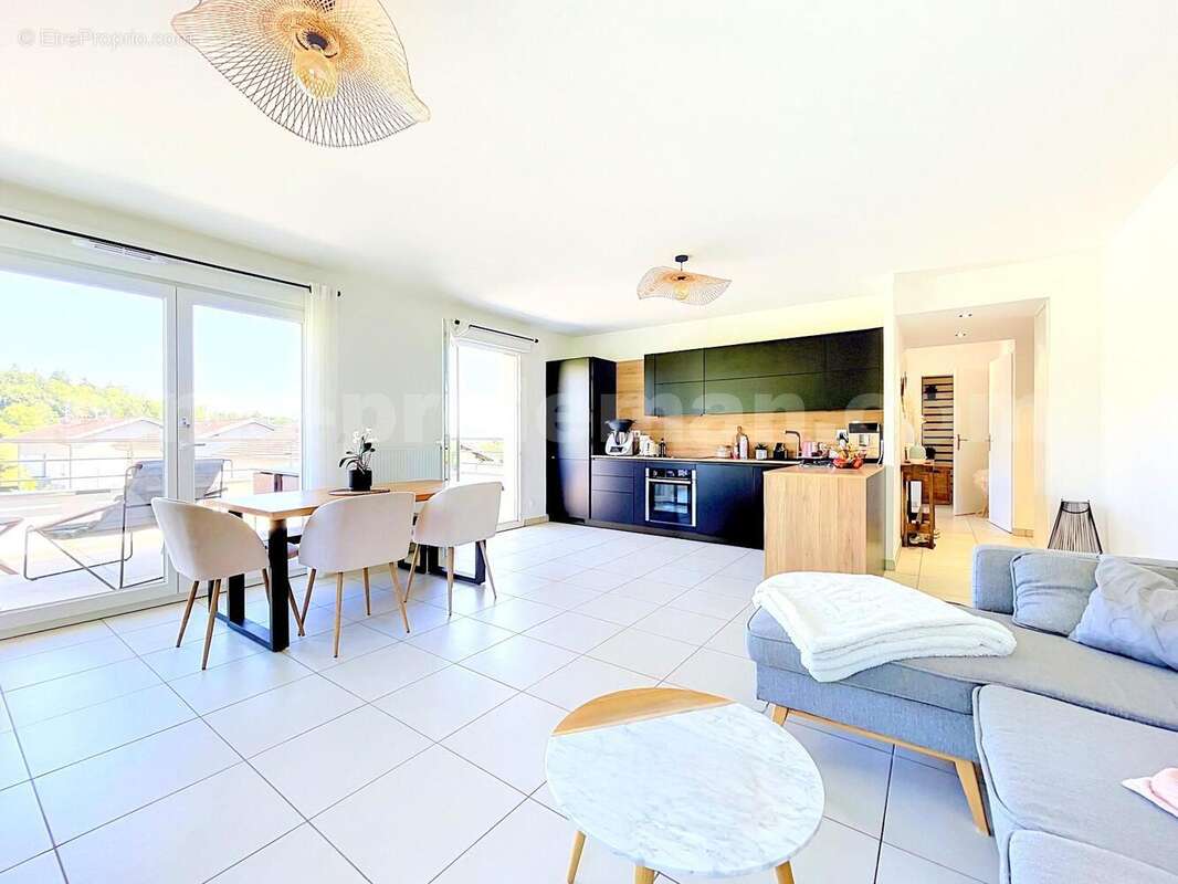 Appartement_T4_Villy-le-Pelloux_belle_superficie_proche_prox_frontière_Suisse_direction_GENEVE_autoroutes_investissement_locatif_vente_vue_terrasse_séjour_ - Appartement à VILLY-LE-PELLOUX