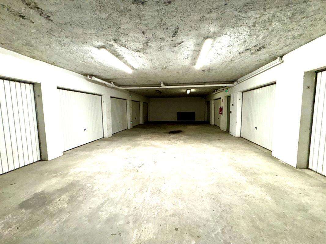 Parking à VILLERS-COTTERETS