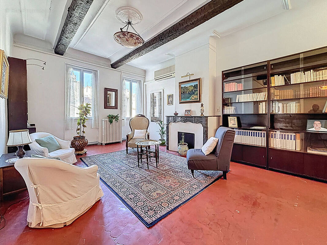 Appartement à MARSEILLE-1E