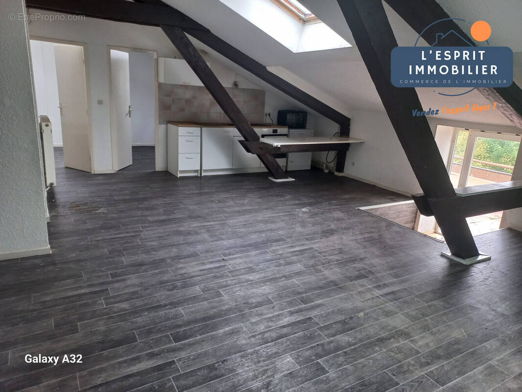 Appartement à COIN-LES-CUVRY