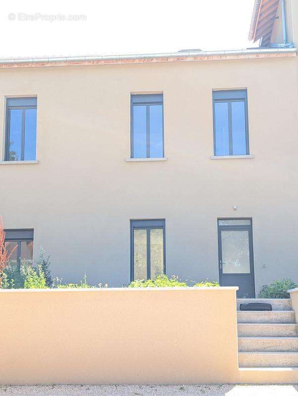 Appartement à SEREZIN-DU-RHONE