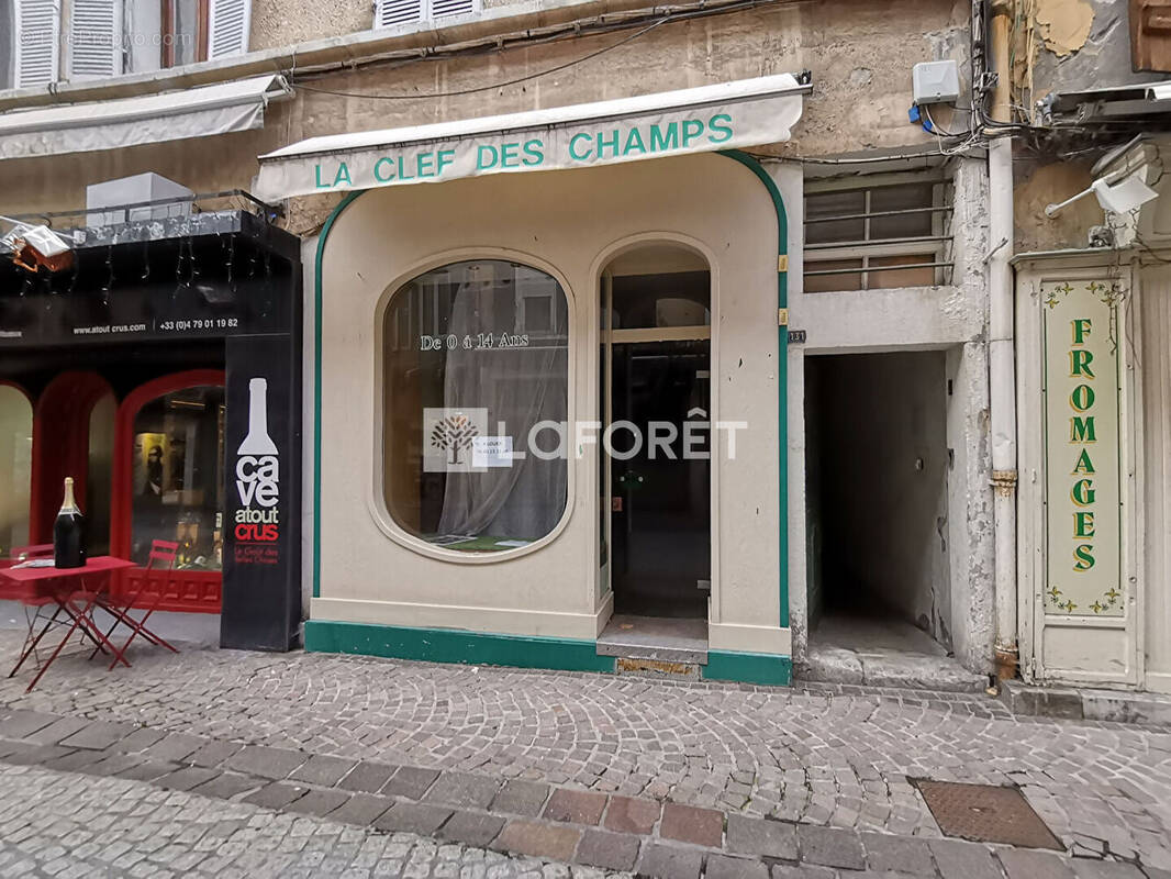 Commerce à MOUTIERS