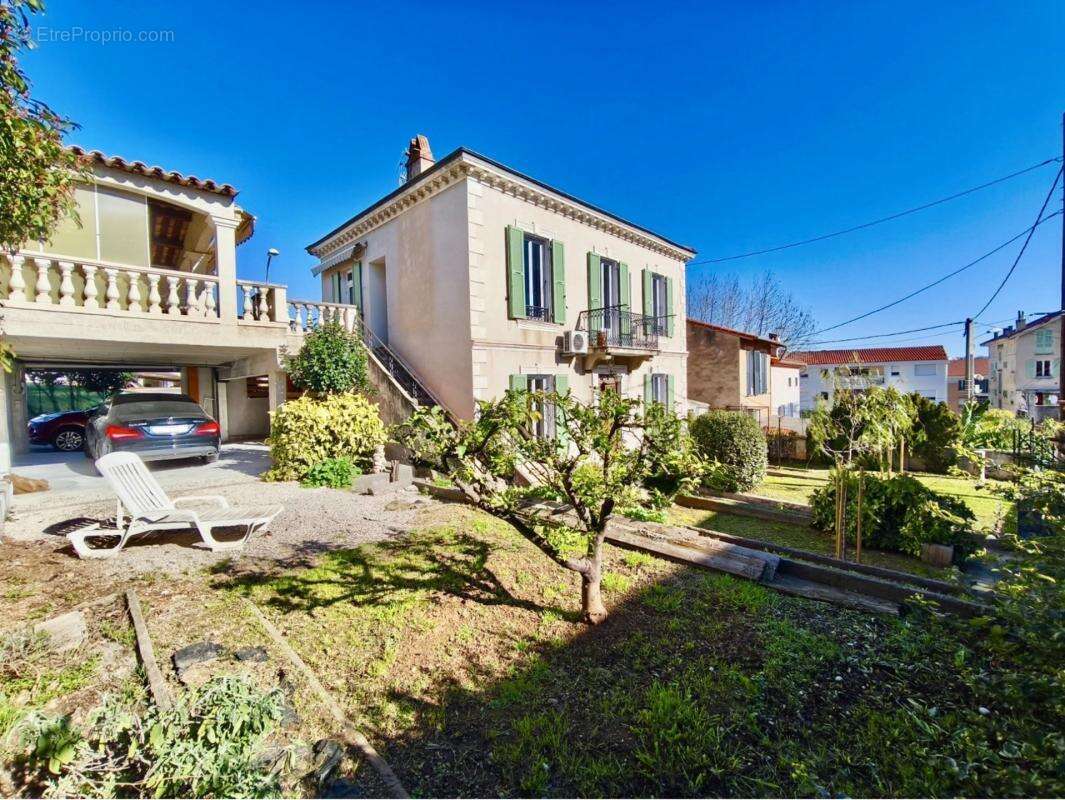 Maison à SAINT-LAURENT-DU-VAR