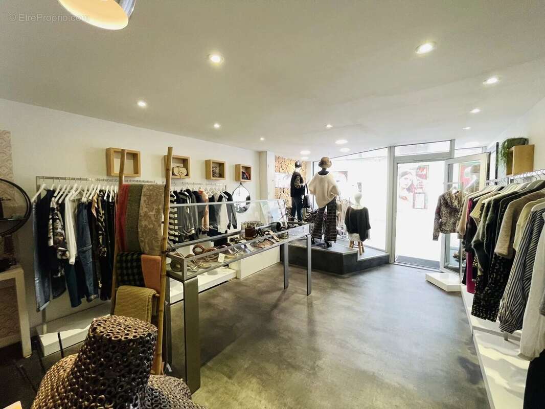 Commerce à BARBEZIEUX-SAINT-HILAIRE