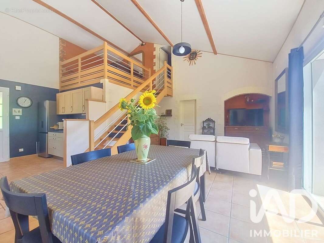 Maison 87 m² à Saint-Hilaire-De-Chaleons  - photo 4