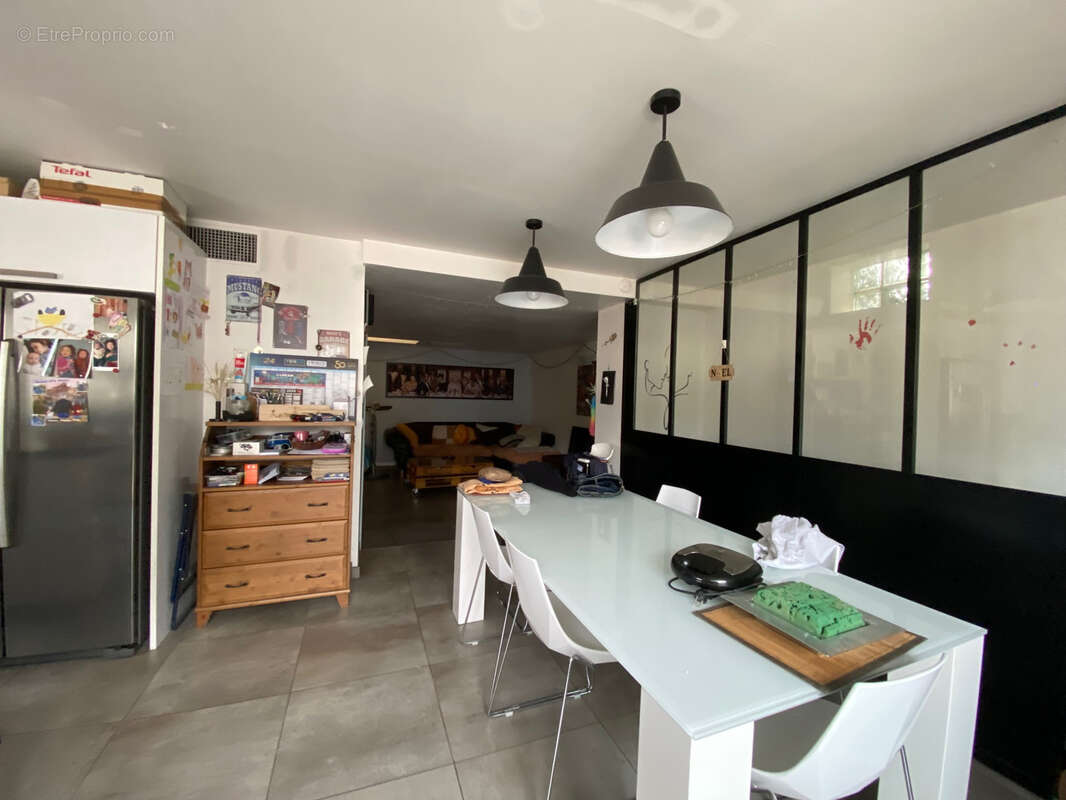 Commerce à SAINT-GENIS-LAVAL