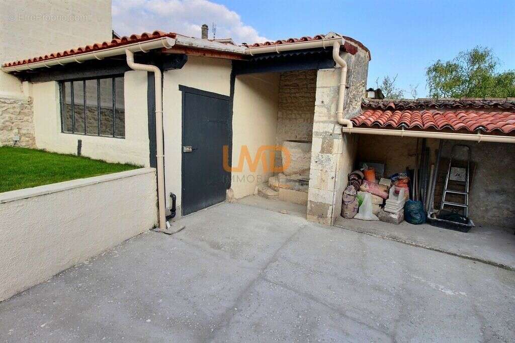 Maison à SAINT-JEAN-D&#039;ANGELY