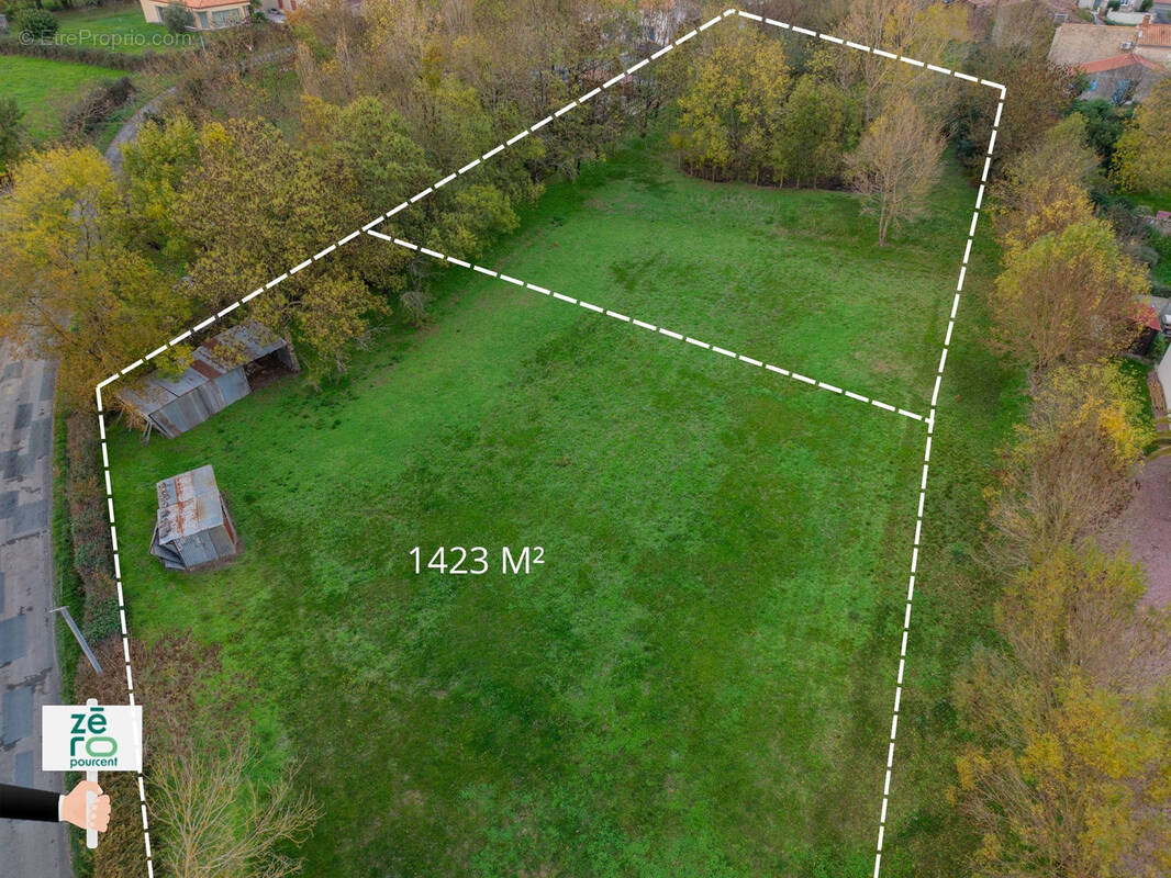 Terrain à MAREUIL-SUR-LAY-DISSAIS