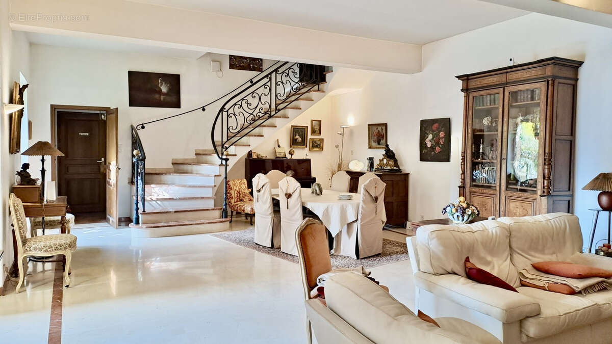 Maison à SAINTE-CECILE-LES-VIGNES