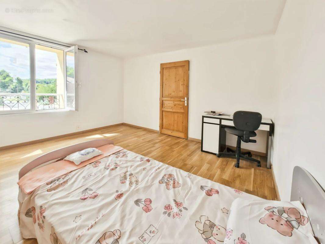 Maison à MONTREUIL-AUX-LIONS