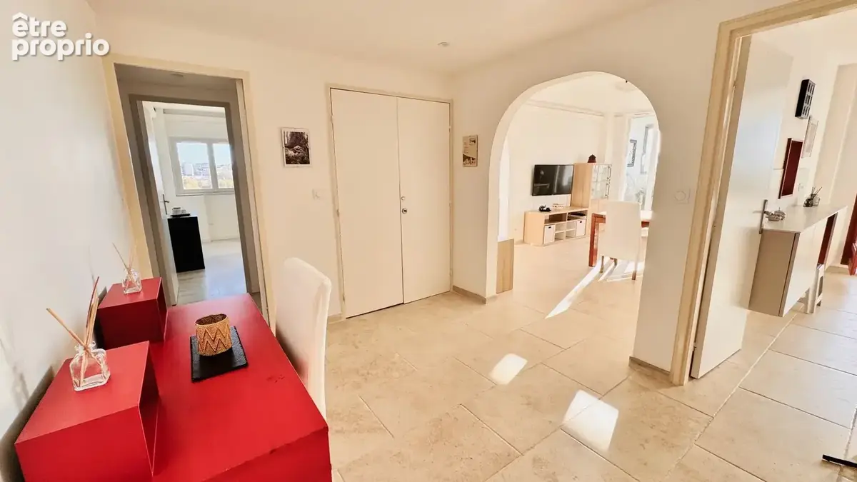 Bel appartement 4 chambres, rénové, extérieur et parking, proche du port et du Mourillon - photo 10