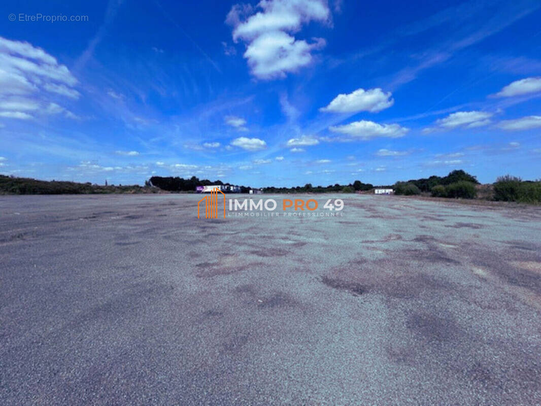 Terrain à CERNUSSON