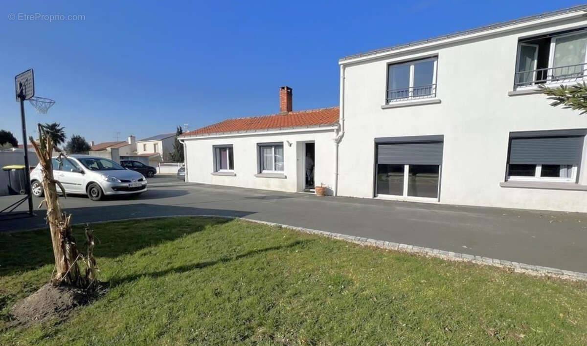 Maison à NIEUL-LE-DOLENT